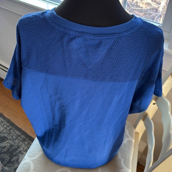 Tommy Hilfiger Short Sleeve Crop Tee - Size Large NWT - Picture 4 of 11